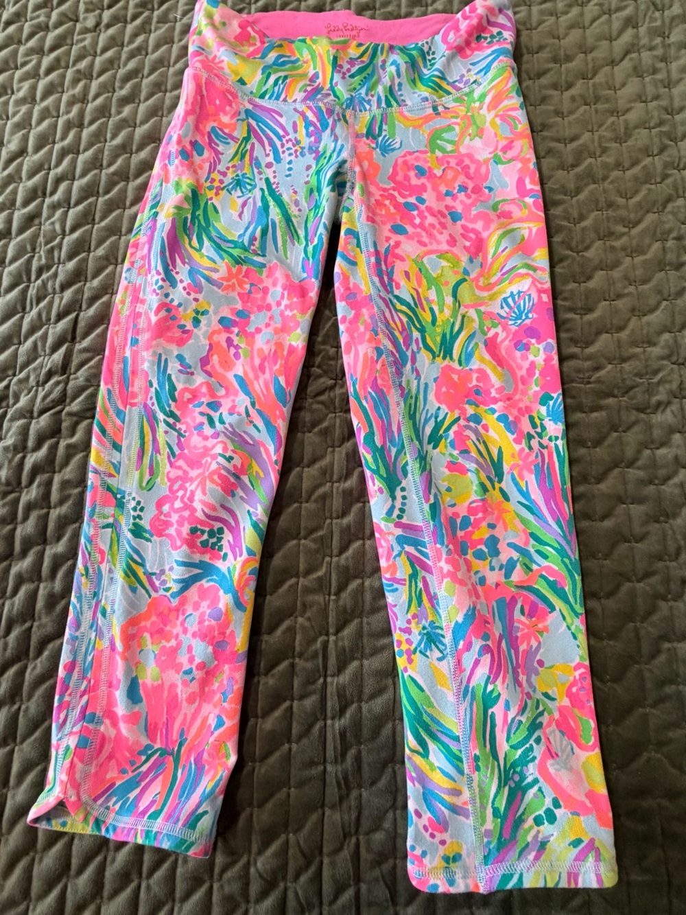 Lilly Pulitzer Luxletic crop leggings in a vibrant, multicolored floral print XS